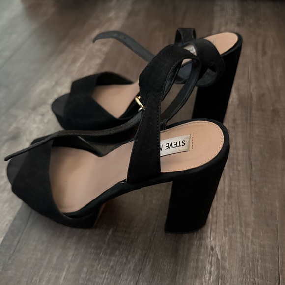 Black Steve Madden heels - Picture 4 of 4